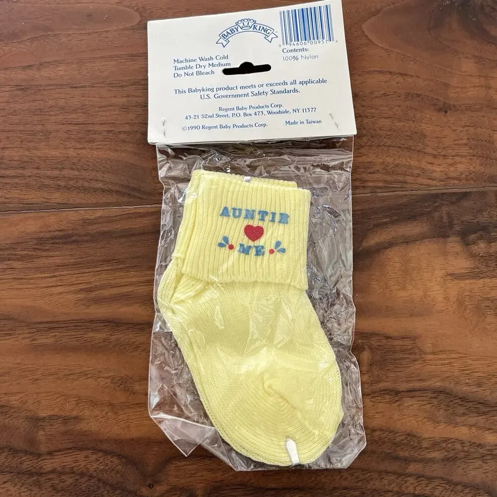 Baby King Vintage Infant Socks Auntie Loves Me BK957 0-9 Months Yellow 1990